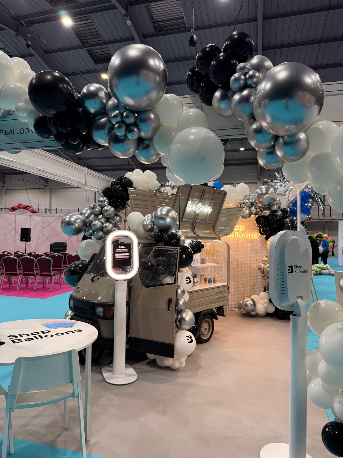 Selfie Pod: Yours for the whole party